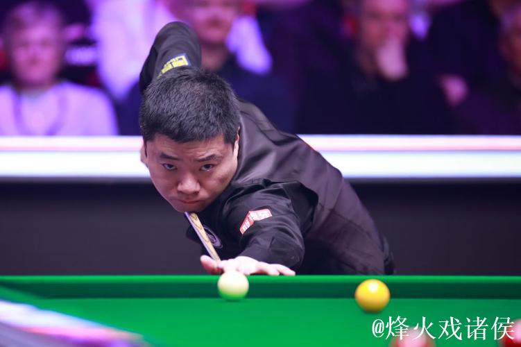 斯诺克英锦赛:丁俊晖力克徐思 顺利晋级16强 斯诺克英锦赛:丁俊晖力克徐思 顺利晋级16强